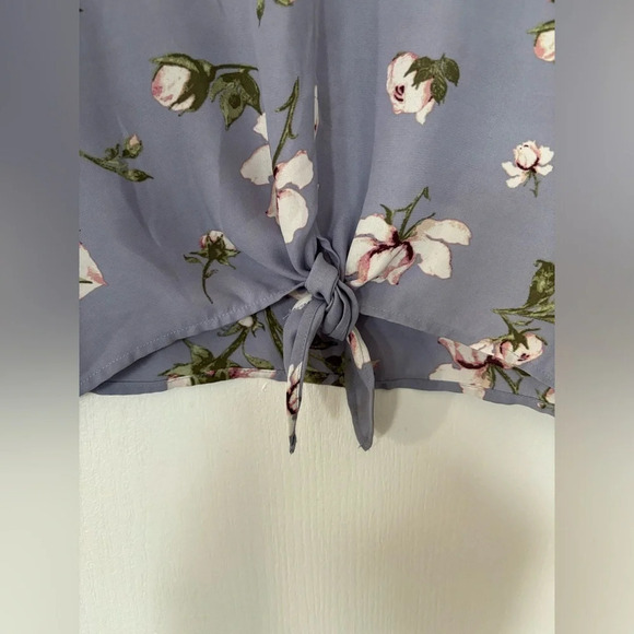 DYNAMITE Floral  Top - Picture 3 of 6